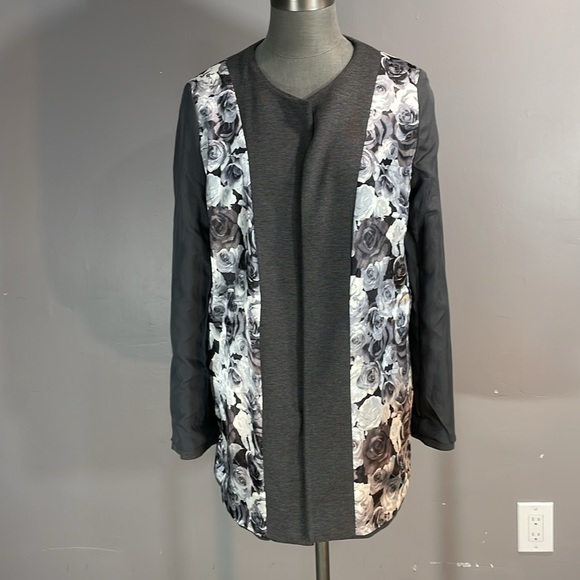 Dalia size large grey blazer NWT classic capsule piece great for workwear - Picture 13 of 17